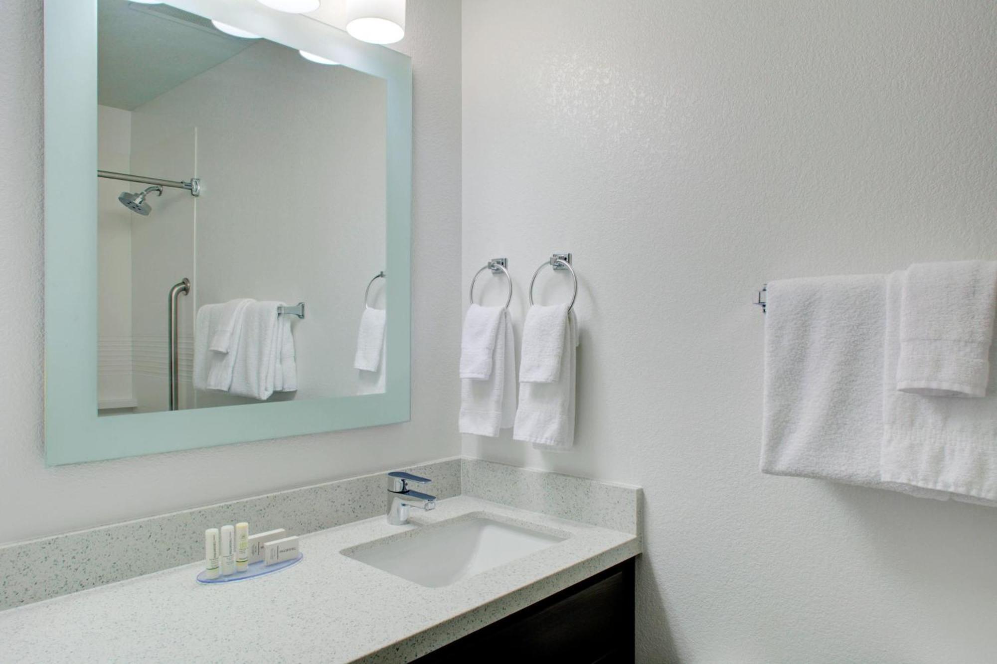 Towneplace Suites Wichita East Екстер'єр фото