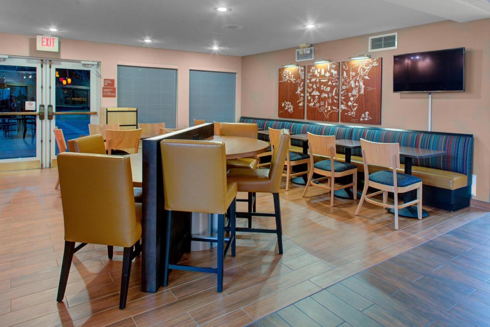 Towneplace Suites Wichita East Екстер'єр фото